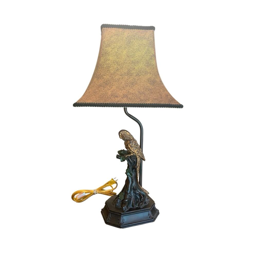 Vintage Parrot Parakeet Bird Perched On Tree Stump Faux Bronze Table Lamp